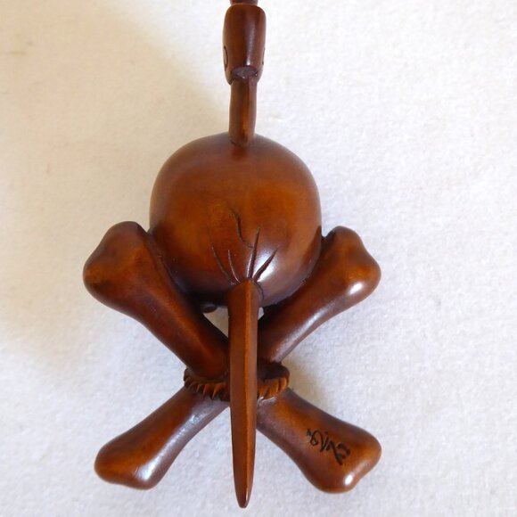 VINTAGE SIGNED JAPAN JAPANESE HAND CARVED WOOD NETSUKE SKULL SWORD - Picture 13 of 14